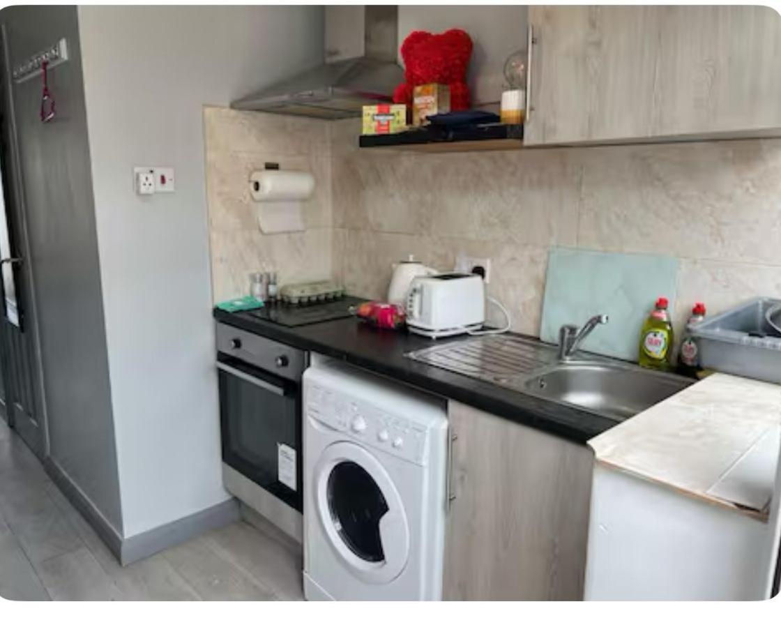Apartment Feltham Feltham